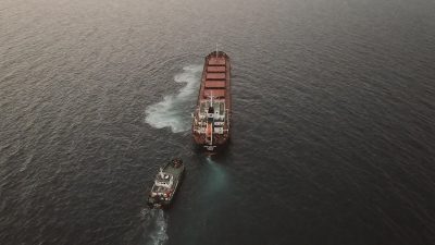 Корабът Челси-3 е поразен от дронове и е в процес на спасяване