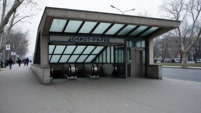 Бивш преподавател почина след побой в асансьор на метростанция