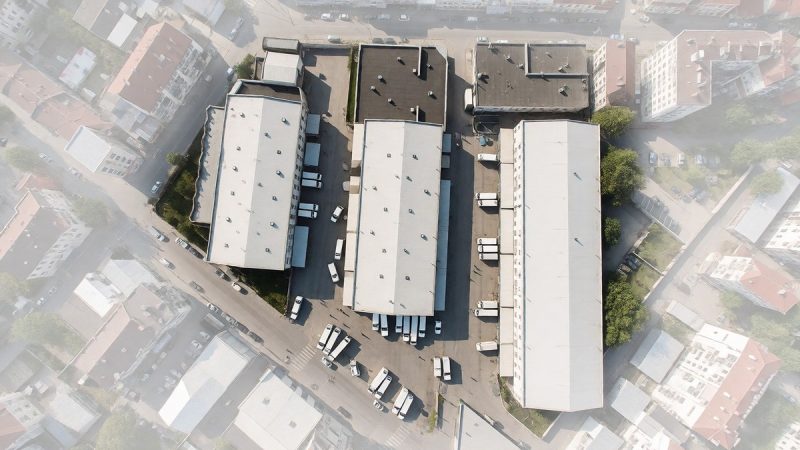 Инспектори откриха 39 тона райски газ в складове в София